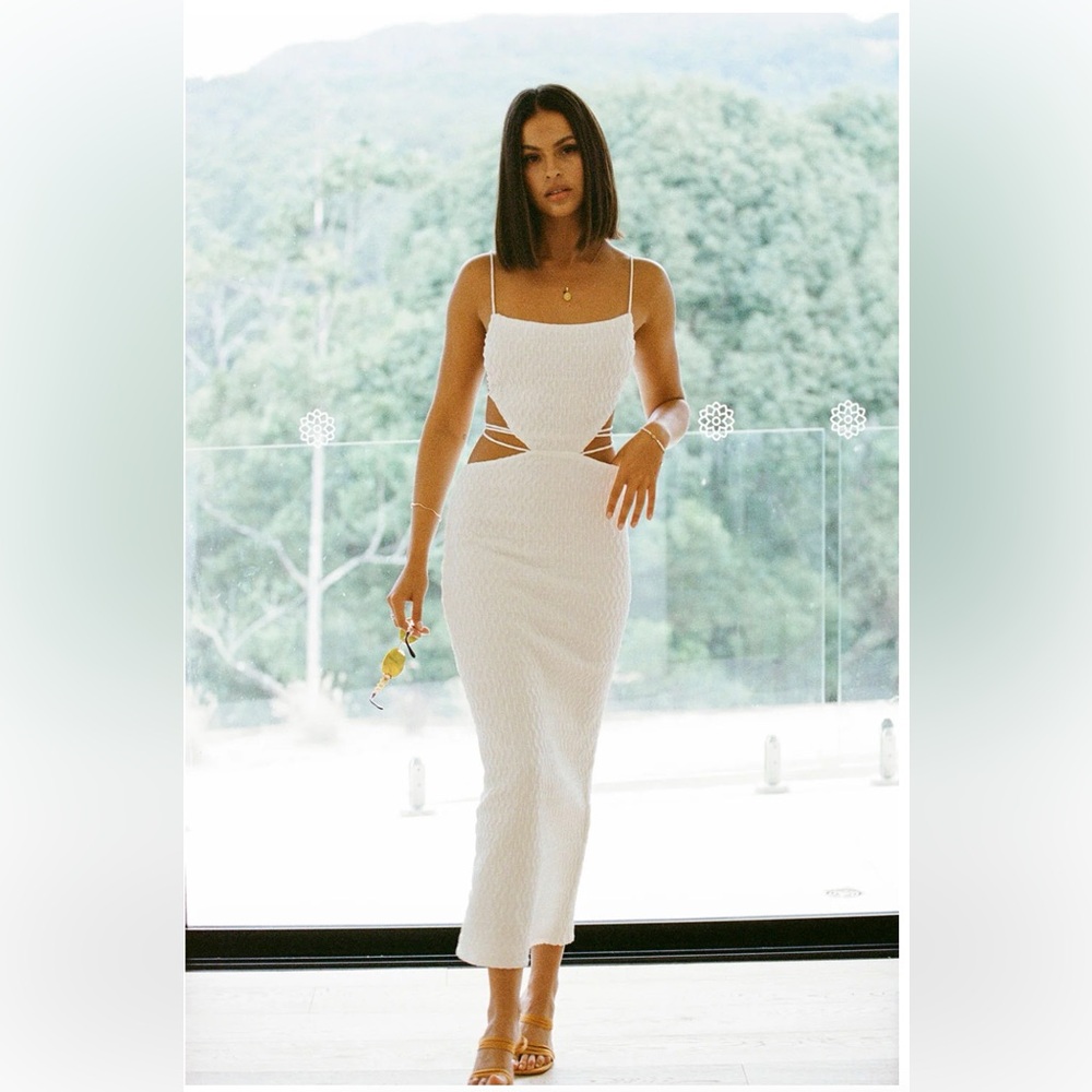 Sabo Skirt- Backless Celestial White Dress